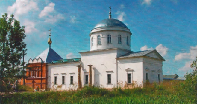 Алексеевская церковь — первое, что видят паломники, подъезжая к Клобукову монастырю.